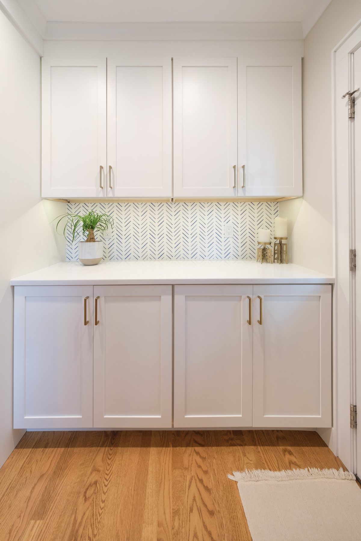 Kitchen countertop and tailored material detail
